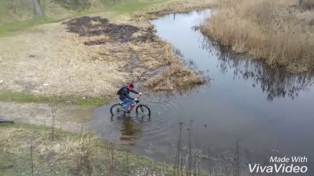 Приколы на велосипеде. Захотел поплавать с велосипедом смотреть онлайн