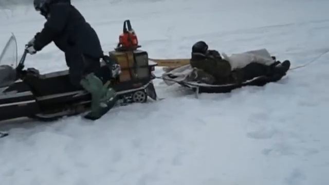 Yamaha BR250T тащит 4 рыбаков смотреть онлайн