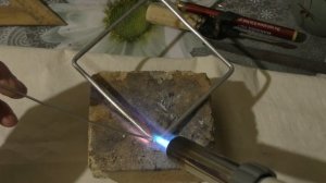 Припой с флюсом для́ быстрой пайки алюминия .