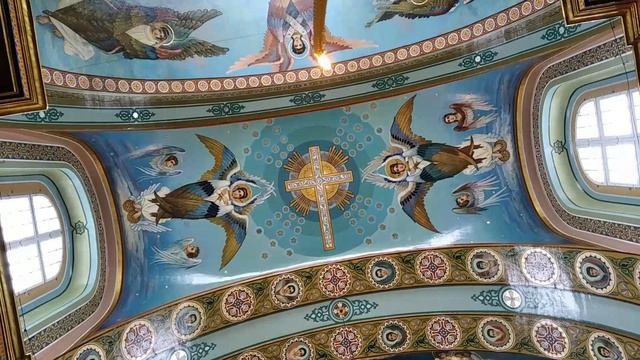 "Трисвятоє..." Знамєнноє, обробка прот. Дмитра Болгарського. Літургія. Почаїв Лавра смотреть онлайн