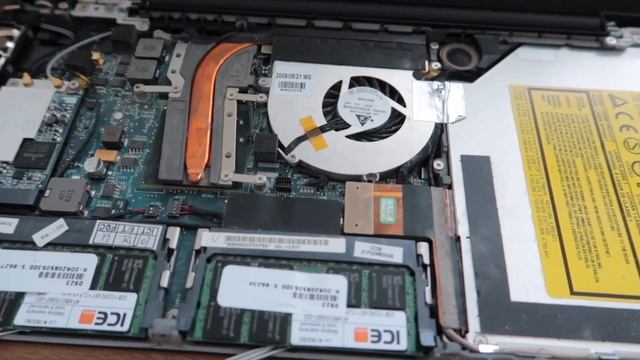 2008 Black MacBook in 2020 ??? смотреть онлайн