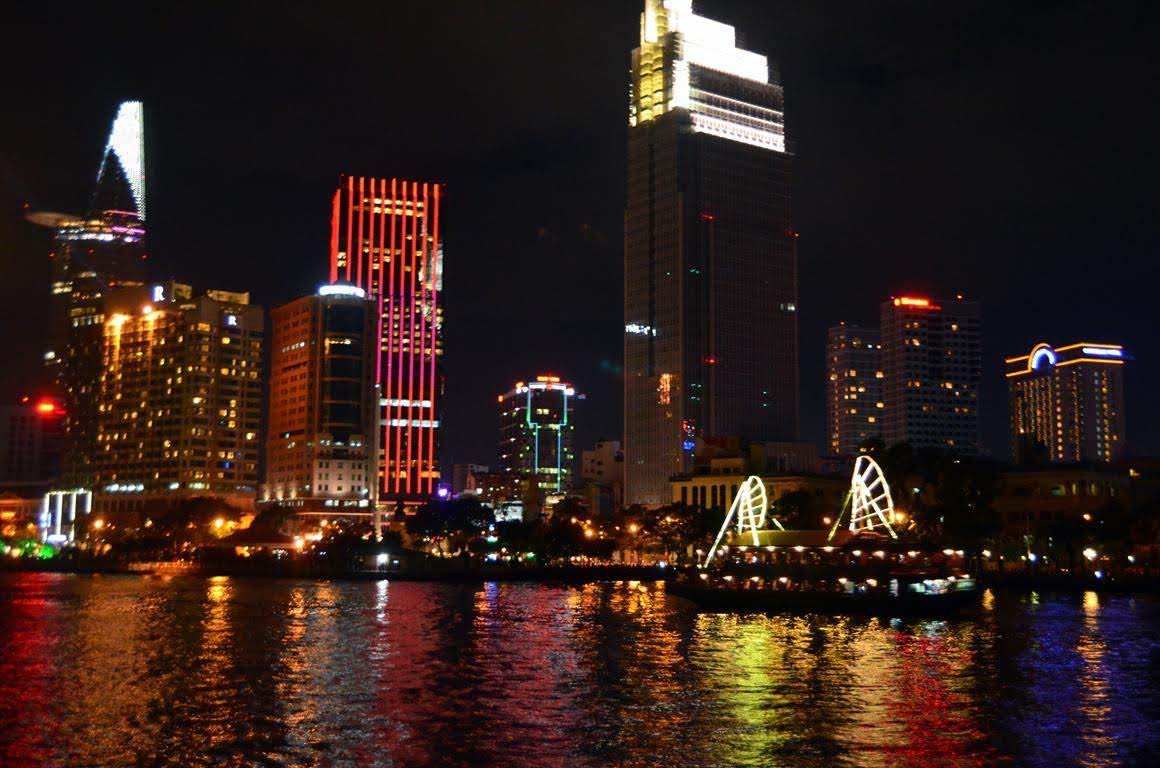 катание на теплоходе по реке Сайгон, 2015 год