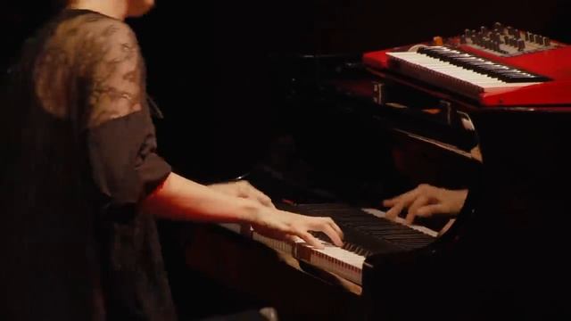 Hiromi Uehara Trio (featuring Anthony Jackson & Simon Phillips) - MOVE смотреть онлайн