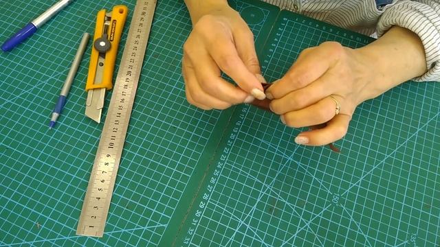 Как правильно утончить края кожи для внутреннего шва и для загибки смотреть онлайн