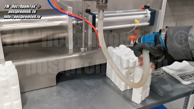 Настольный поршневой фасующий полуавтомат для вязких продуктов. Фасовка машинного масла. Розлив.