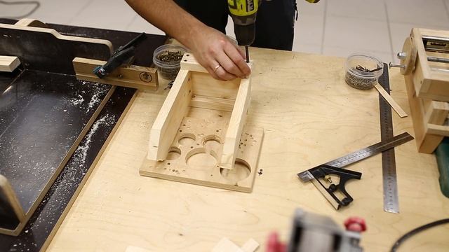 КРУТАЯ ШТУКА из остатков материала! Кормушка для птиц своими руками!!! DIY смотреть онлайн