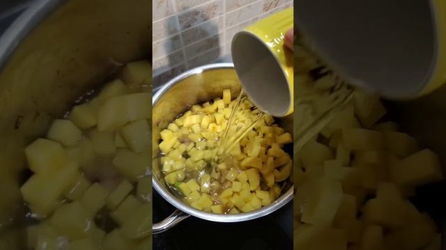 СЛИВОЧНЫЙ КРЕМ-СУП С СЕМГОЙ, БРОККОЛИ И ШИИТАКЕ. смотреть онлайн
