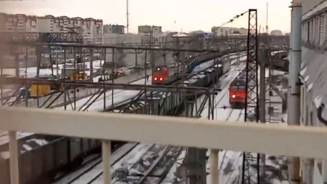 Электровоз 2ЭС6 - 547 приезжает на станцию Челябинск - Главный, встречая встречного 2ЭС6 - 192 смотреть онлайн