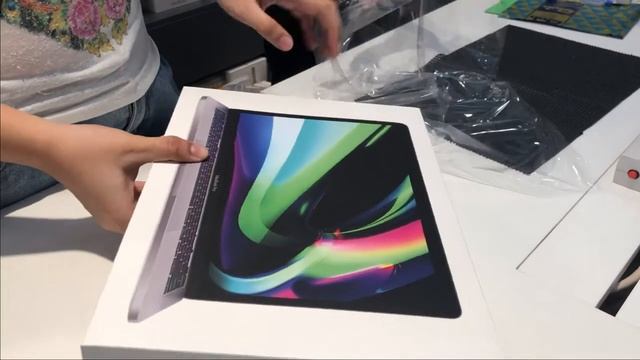 EPIC UNBOXING OF MY MACBOOK PRO M1 2020 HAHAHA смотреть онлайн