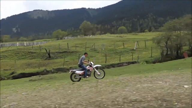大陸的CQR250重慶人250林道越野車超級便宜！水冷空冷噴射兩三萬台幣就有而且可以在大陸上牌！幹！