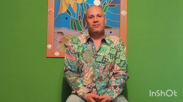 если человек ест животных и растения кто ест человека?))