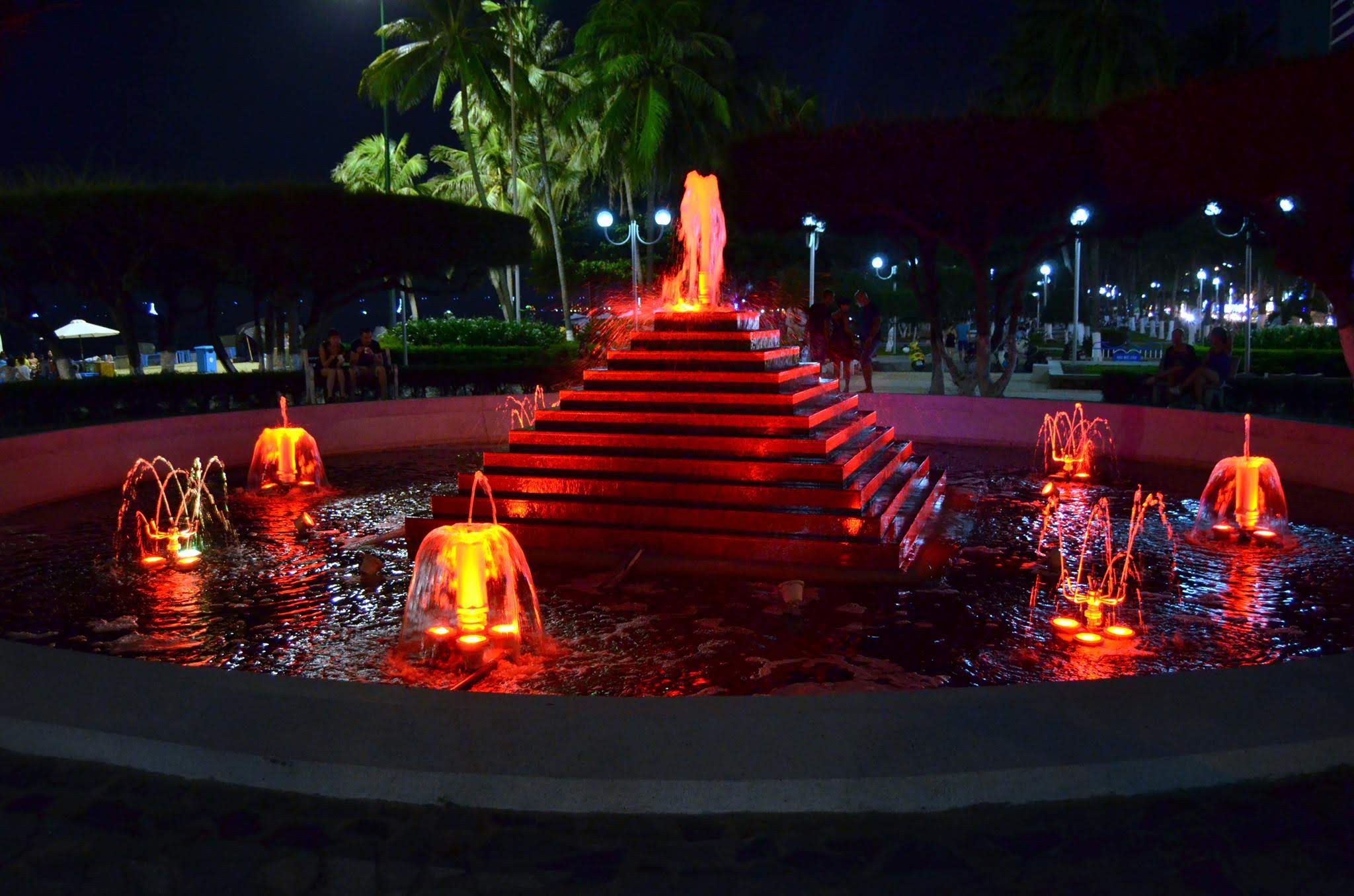 фонтаны на набережной Начанга. 2017