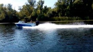 Лодка Крым с мотором mercury 50 с грузовым винтом,и suzuki dt40 скоростной винт.