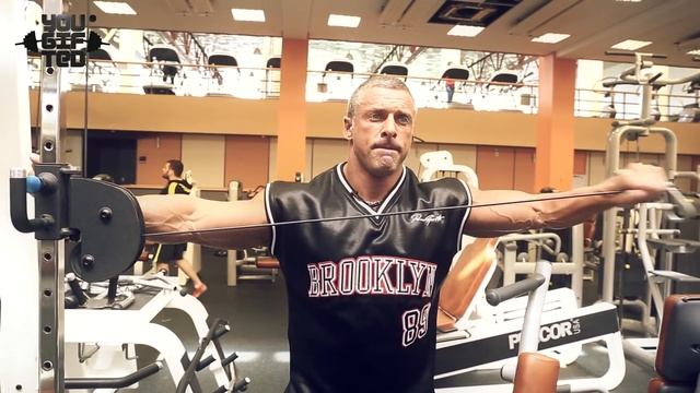 Трицепс на блочных тренажерах! Станислав Линдовер смотреть онлайн