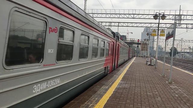Электропоезд ЭД4М-0362 сообщением: Москва Киевский вокзал - Нара, прибывает на станцию: Поклонная! смотреть онлайн