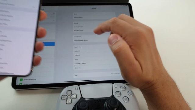 Conectare gamepad Sony PS5 DualSense la iPhone sau iPad смотреть онлайн