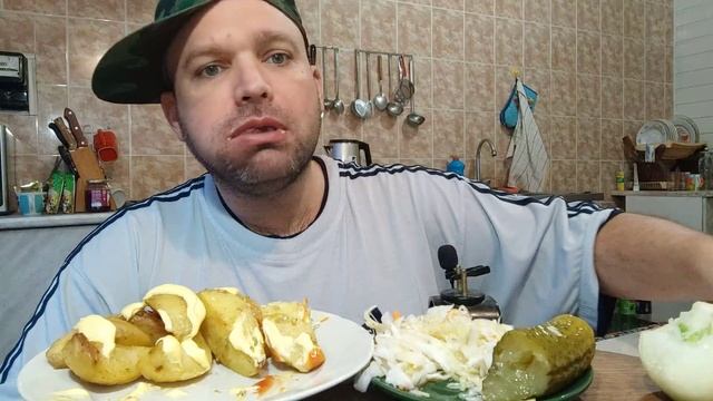 МУКБАНГ запечёный картофель / ОБЖОР соленья смотреть онлайн