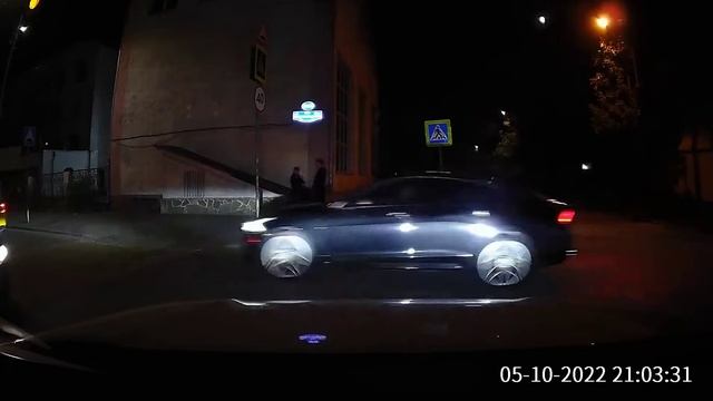 опасный перекресток, для тех кто не видит знаки, возле гимназии 12 смотреть онлайн