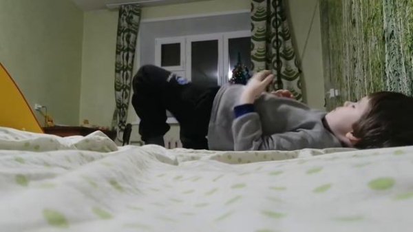 Живот болит