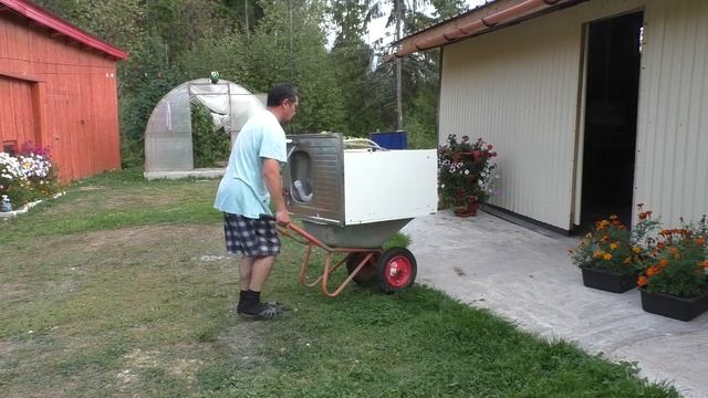 Дом заармирован! Вытащил диван на улицу! смотреть онлайн