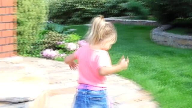 Оливия играет с папой в догонялки - сборник героев сказок для детей смотреть онлайн