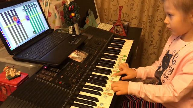 Soft Mozart Winter 2018-2019 recital. Alice, 5 yo, Russia. Колыбельная песенка. смотреть онлайн