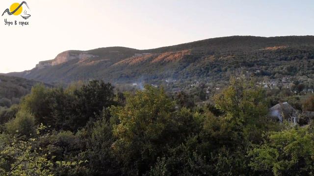 Вид на Мезмай с высоты птичьего полета на закате смотреть онлайн