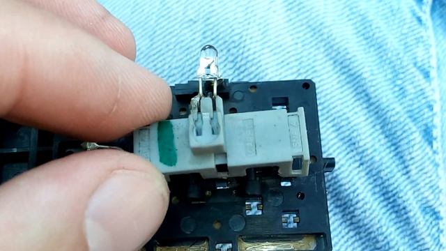 Ремонт кнопки стеклоподъёмника Honda смотреть онлайн