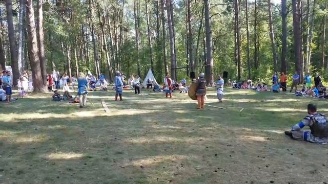 Сколько лет - столько лет, но не летает!