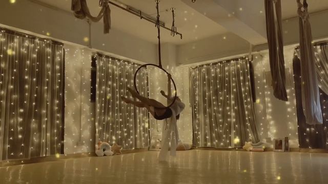 Billie Eilish - everything i wanted - aerial hoop choreography cover dance смотреть онлайн