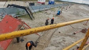 На буровой кипит работа)))