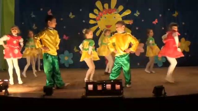 танцевальный коллектив "Карамельки" - танец "соловушка" смотреть онлайн