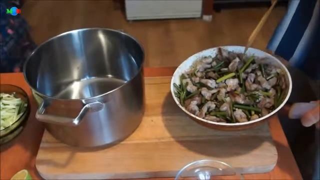 Восточный тёплый салат с чесночными столбиками. Рецепт. Мальковский Вадим смотреть онлайн