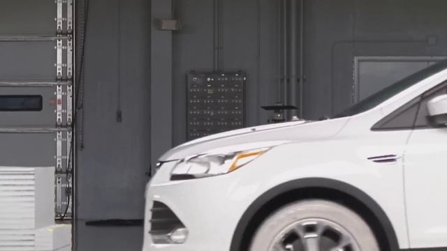 2013 Ford Escape moderate overlap IIHS crash test смотреть онлайн