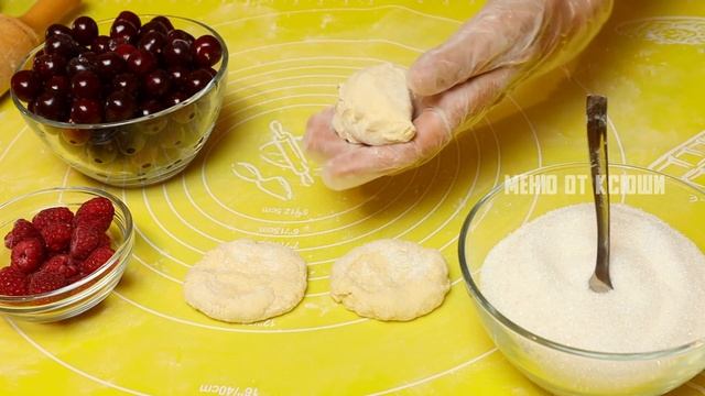 НЕЖНЫЕ и пышные ВАРЕНИКИ С ВИШНЕЙ по простому и бюджетному рецепту | Меню от Ксюши смотреть онлайн