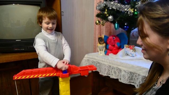 Квест для Паши: найди подарки от бабушек и дедушки смотреть онлайн