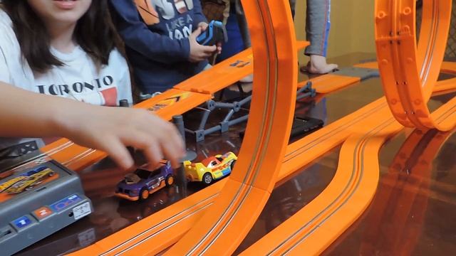 Hot wheels zero gravity slot car track set смотреть онлайн