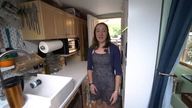 DIY Cargo Trailer Conversion // Full Time Tiny Living 100% Off The Grid смотреть онлайн