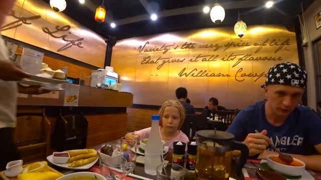 ШОПИНГ в Тайланде ЧТО МЫ КУПИЛИ?? Нашли Детскую Площадку ГДЕ ИГРАЛИ ДЕТИ?? Family Box Vlog смотреть онлайн
