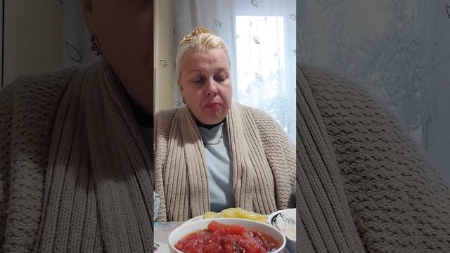 Картошечка с селедкой и салат домашний смотреть онлайн