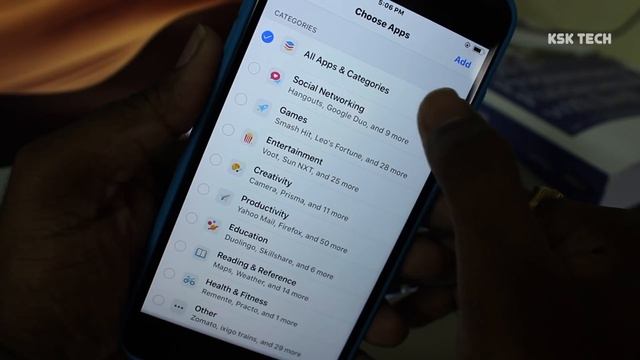 How To Lock Apps On iPhone | iOS 12 | NEW FEATURE смотреть онлайн