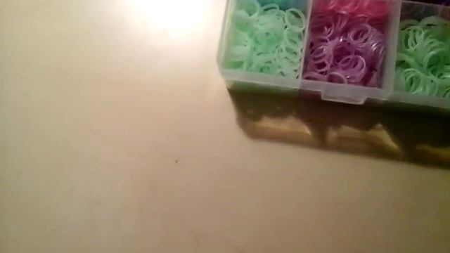Открываем большой набор резинок | LOOM BANDS смотреть онлайн