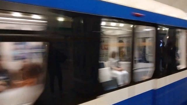 Санкт-Петербург. Метро. Поезд "НеВа". смотреть онлайн