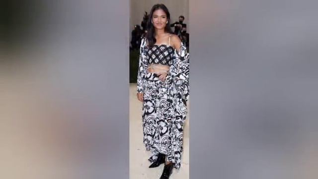 'Tennis to Style icon': US Open champ Emma Raducanu dazzled in a stunning black and white dress смотреть онлайн