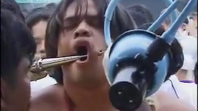 P-8 Weird Bizarre Face Piercing Lamp Shocking Asia смотреть онлайн