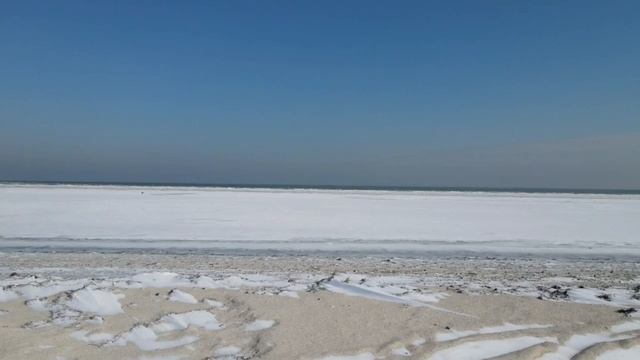 Азовское море замёрзло. Арабатская стрелка. смотреть онлайн