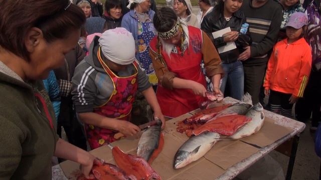 Мастер-класс как быстро и без костей разделать лосося. Состязание по разделки рыбы. смотреть онлайн