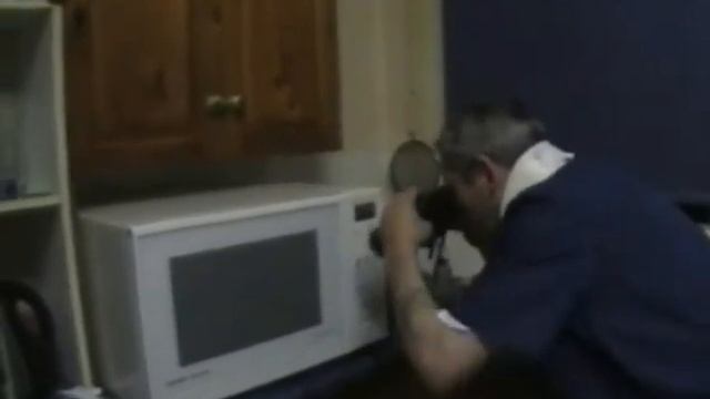Bad Microwave.swf смотреть онлайн