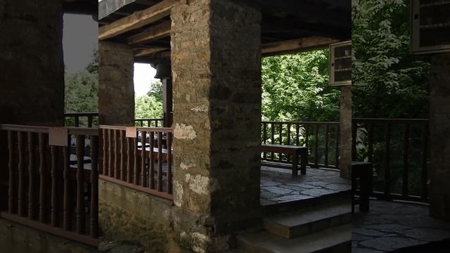 Некоторые говорят, что монахи должны служить миру... смотреть онлайн