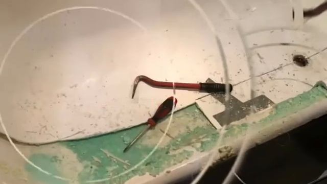 Демонтаж акрилового вкладыша, и восстановление эмали Вашей Ванны смотреть онлайн